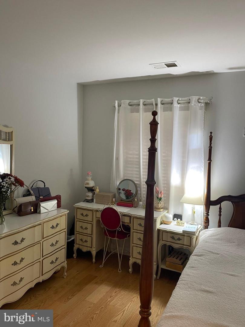 1006 S GREENTHORN AVE, STERLING, Virginia 20164, 3 Bedrooms Bedrooms, 5 Rooms Rooms,2 BathroomsBathrooms,Residential,For sale,1006 S GREENTHORN AVE,VALO2108304 MLS # VALO2108304