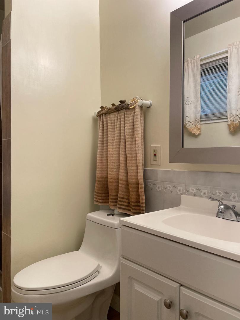 1006 S GREENTHORN AVE, STERLING, Virginia 20164, 3 Bedrooms Bedrooms, 5 Rooms Rooms,2 BathroomsBathrooms,Residential,For sale,1006 S GREENTHORN AVE,VALO2108304 MLS # VALO2108304
