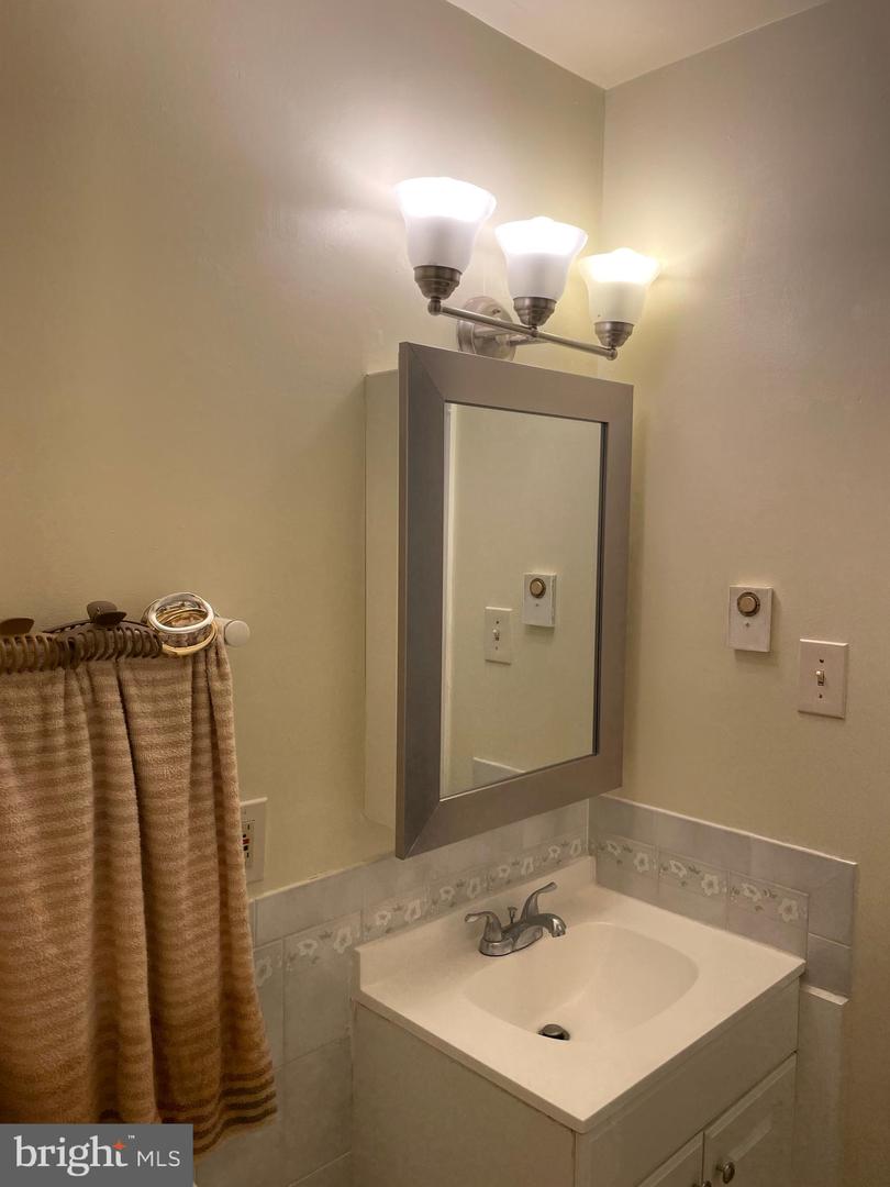 1006 S GREENTHORN AVE, STERLING, Virginia 20164, 3 Bedrooms Bedrooms, 5 Rooms Rooms,2 BathroomsBathrooms,Residential,For sale,1006 S GREENTHORN AVE,VALO2108304 MLS # VALO2108304