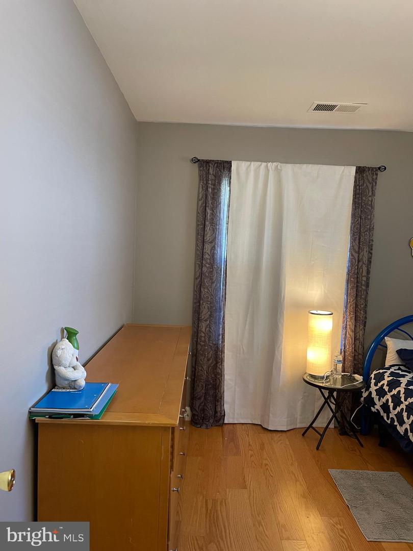 1006 S GREENTHORN AVE, STERLING, Virginia 20164, 3 Bedrooms Bedrooms, 5 Rooms Rooms,2 BathroomsBathrooms,Residential,For sale,1006 S GREENTHORN AVE,VALO2108304 MLS # VALO2108304