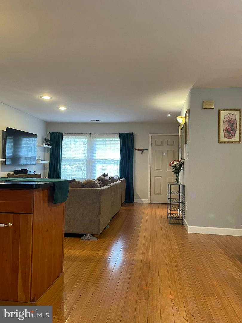 1006 S GREENTHORN AVE, STERLING, Virginia 20164, 3 Bedrooms Bedrooms, 5 Rooms Rooms,2 BathroomsBathrooms,Residential,For sale,1006 S GREENTHORN AVE,VALO2108304 MLS # VALO2108304