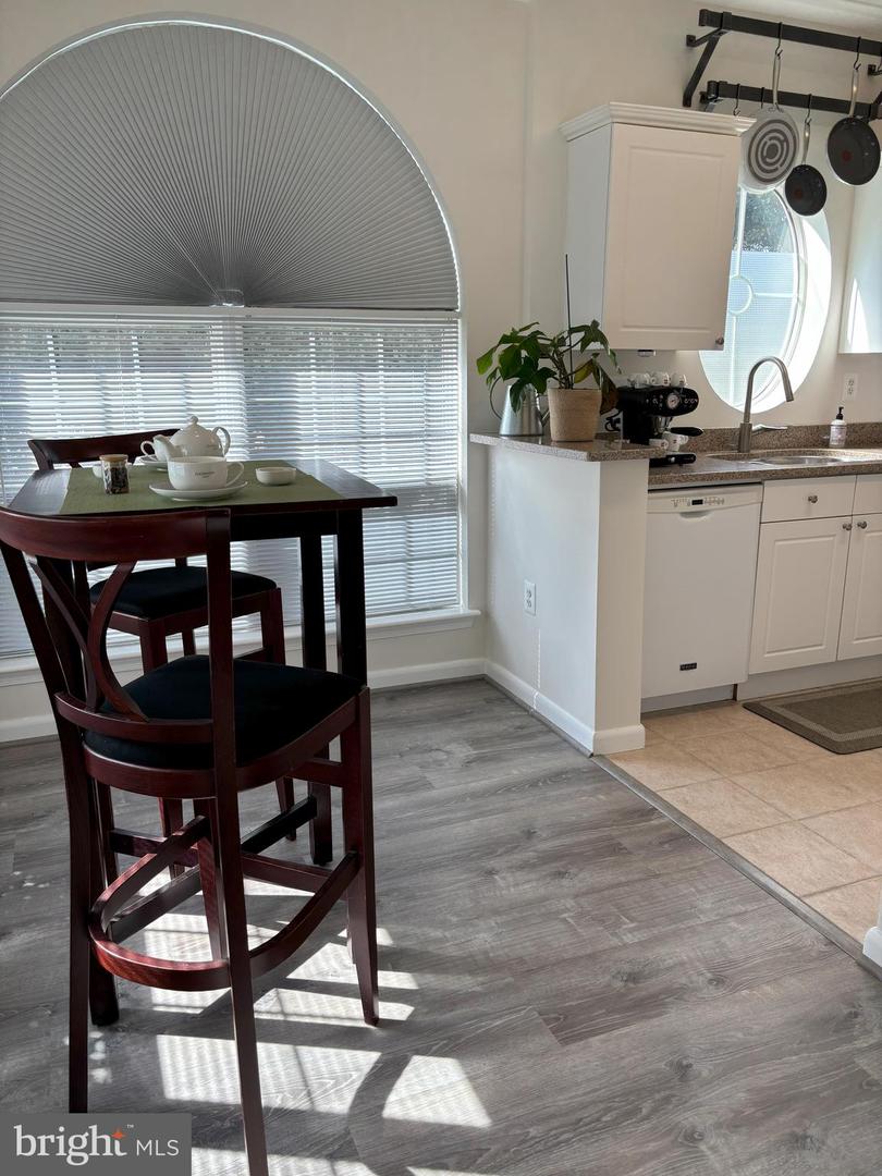 4561 STRUTFIELD LN #3115, ALEXANDRIA, Virginia 22311, 2 Bedrooms Bedrooms, ,1 BathroomBathrooms,Residential,For sale,4561 STRUTFIELD LN #3115,VAAX2050576 MLS # VAAX2050576
