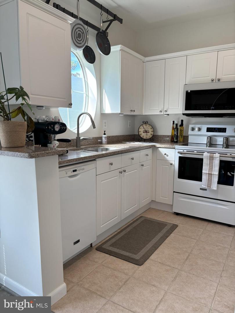 4561 STRUTFIELD LN #3115, ALEXANDRIA, Virginia 22311, 2 Bedrooms Bedrooms, ,1 BathroomBathrooms,Residential,For sale,4561 STRUTFIELD LN #3115,VAAX2050576 MLS # VAAX2050576