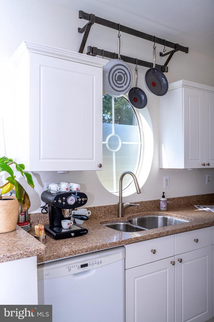 4561 STRUTFIELD LN #3115, ALEXANDRIA, Virginia 22311, 2 Bedrooms Bedrooms, ,1 BathroomBathrooms,Residential,For sale,4561 STRUTFIELD LN #3115,VAAX2050576 MLS # VAAX2050576