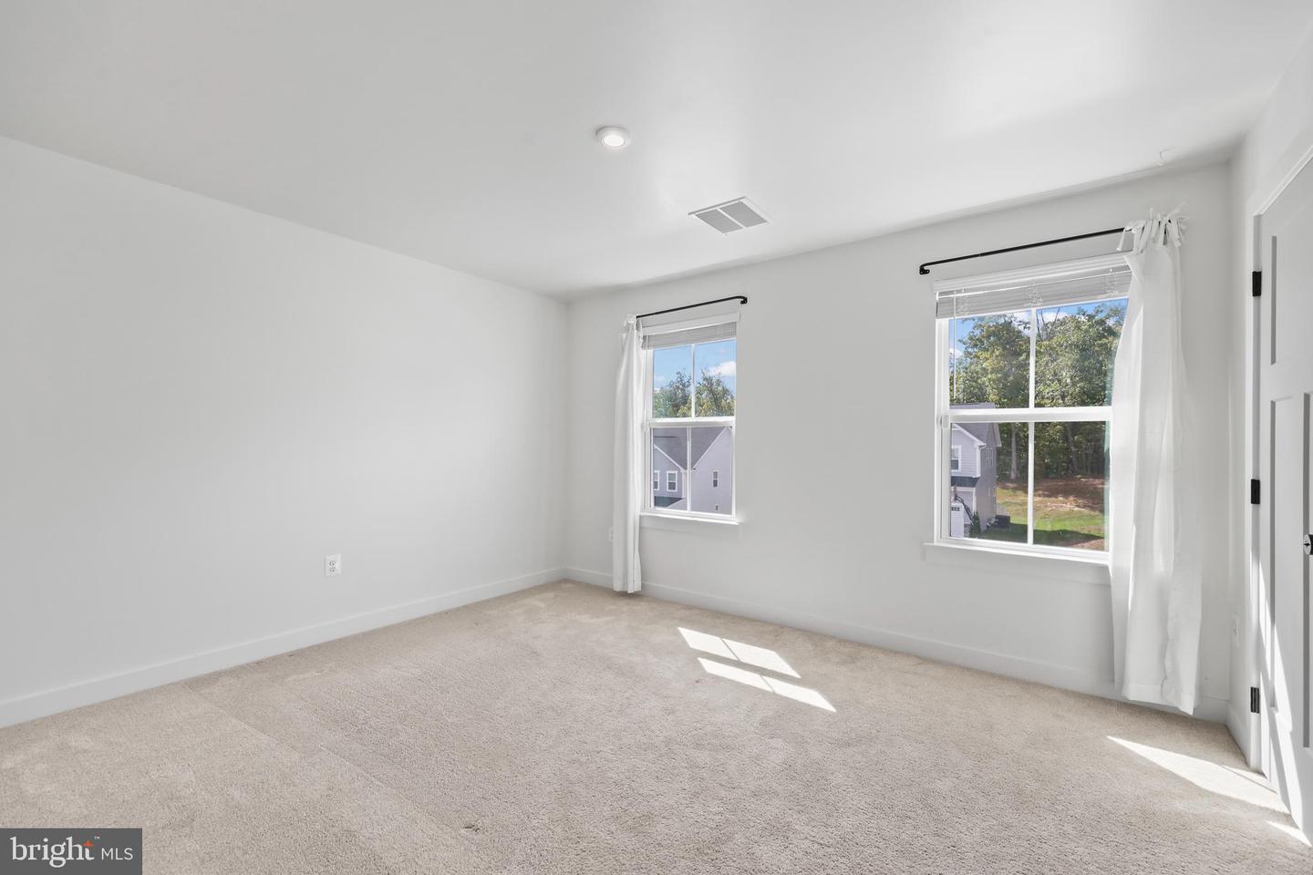 9107 MAPLE RUN DR, FREDERICKSBURG, Virginia 22407, 4 Bedrooms Bedrooms, ,3 BathroomsBathrooms,Residential,For sale,9107 MAPLE RUN DR,VASP2036724 MLS # VASP2036724