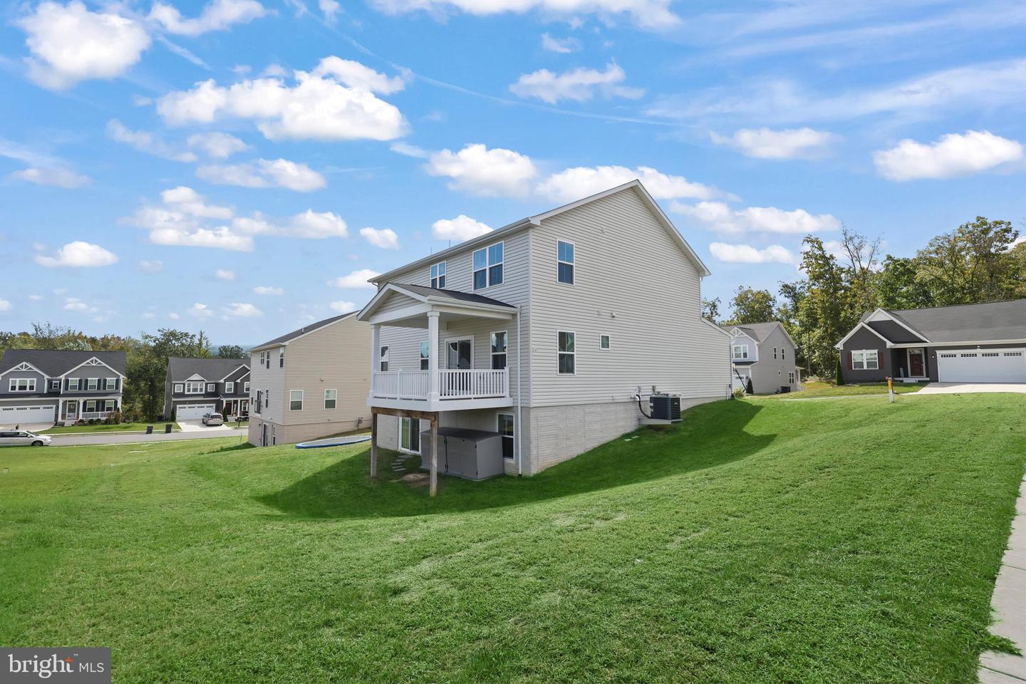9107 MAPLE RUN DR, FREDERICKSBURG, Virginia 22407, 4 Bedrooms Bedrooms, ,3 BathroomsBathrooms,Residential,For sale,9107 MAPLE RUN DR,VASP2036724 MLS # VASP2036724