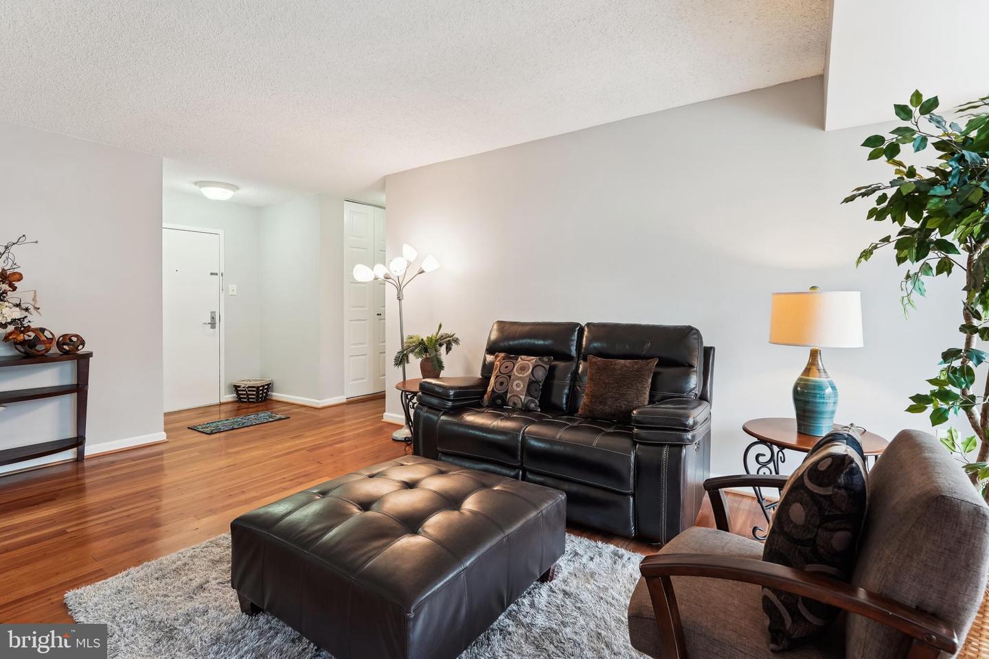 4500 S FOUR MILE RUN DR #129, ARLINGTON, Virginia 22204, 2 Bedrooms Bedrooms, 7 Rooms Rooms,2 BathroomsBathrooms,Residential,For sale,4500 S FOUR MILE RUN DR #129,VAAR2064624 MLS # VAAR2064624