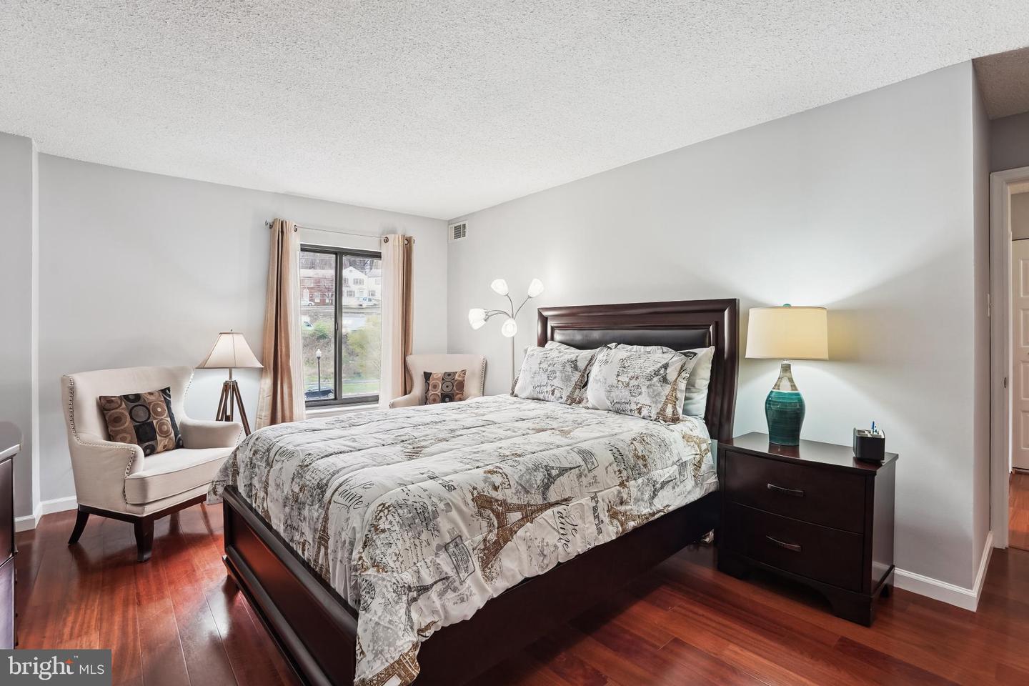 4500 S FOUR MILE RUN DR #129, ARLINGTON, Virginia 22204, 2 Bedrooms Bedrooms, 7 Rooms Rooms,2 BathroomsBathrooms,Residential,For sale,4500 S FOUR MILE RUN DR #129,VAAR2064624 MLS # VAAR2064624