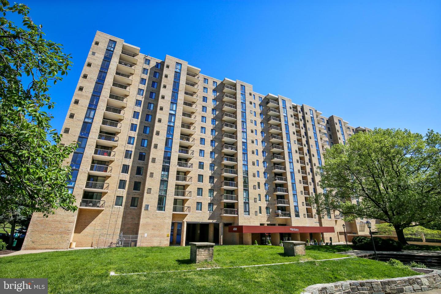4500 S FOUR MILE RUN DR #129, ARLINGTON, Virginia 22204, 2 Bedrooms Bedrooms, 7 Rooms Rooms,2 BathroomsBathrooms,Residential,For sale,4500 S FOUR MILE RUN DR #129,VAAR2064624 MLS # VAAR2064624