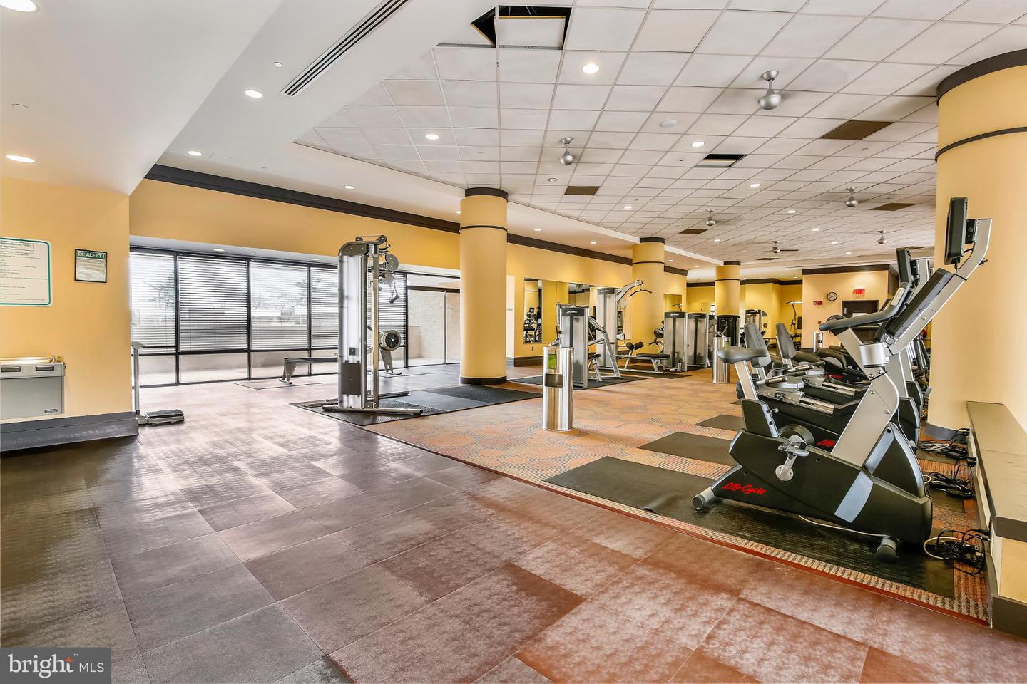 4500 S FOUR MILE RUN DR #129, ARLINGTON, Virginia 22204, 2 Bedrooms Bedrooms, 7 Rooms Rooms,2 BathroomsBathrooms,Residential,For sale,4500 S FOUR MILE RUN DR #129,VAAR2064624 MLS # VAAR2064624