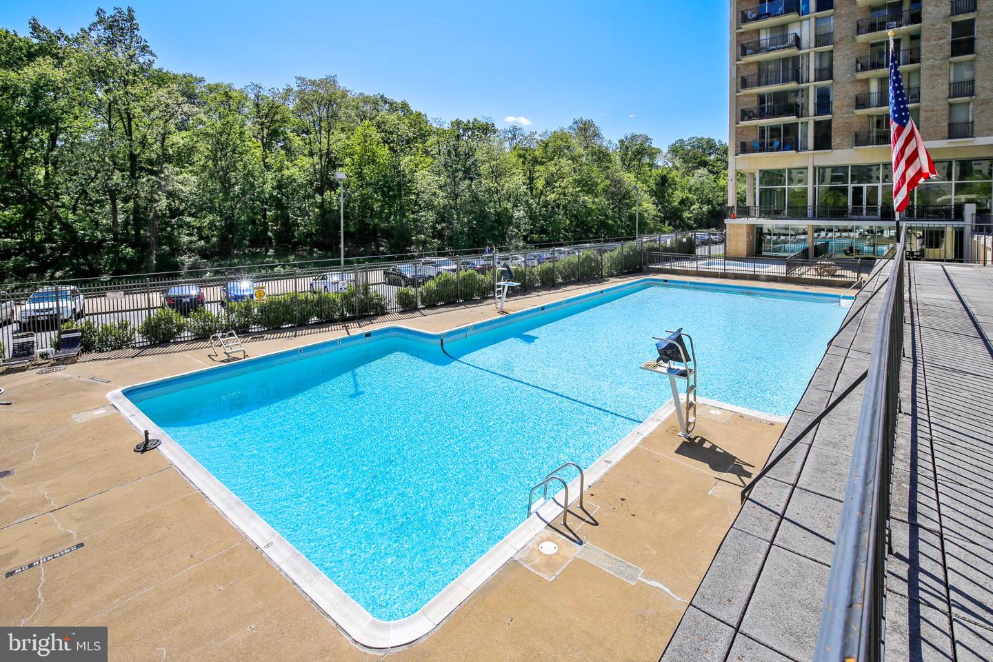 4500 S FOUR MILE RUN DR #129, ARLINGTON, Virginia 22204, 2 Bedrooms Bedrooms, 7 Rooms Rooms,2 BathroomsBathrooms,Residential,For sale,4500 S FOUR MILE RUN DR #129,VAAR2064624 MLS # VAAR2064624