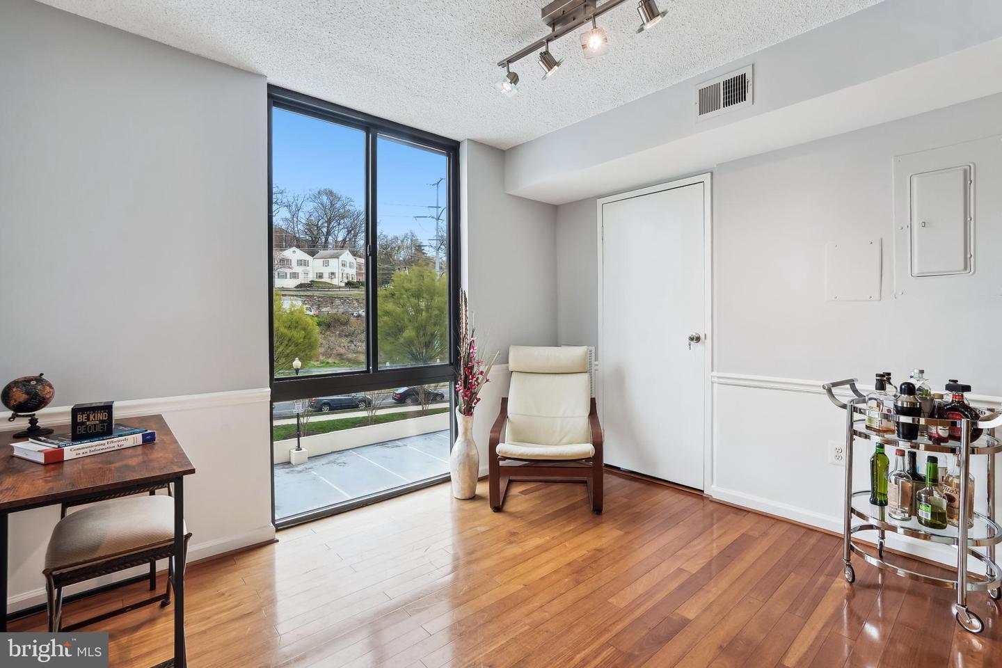 4500 S FOUR MILE RUN DR #129, ARLINGTON, Virginia 22204, 2 Bedrooms Bedrooms, 7 Rooms Rooms,2 BathroomsBathrooms,Residential,For sale,4500 S FOUR MILE RUN DR #129,VAAR2064624 MLS # VAAR2064624