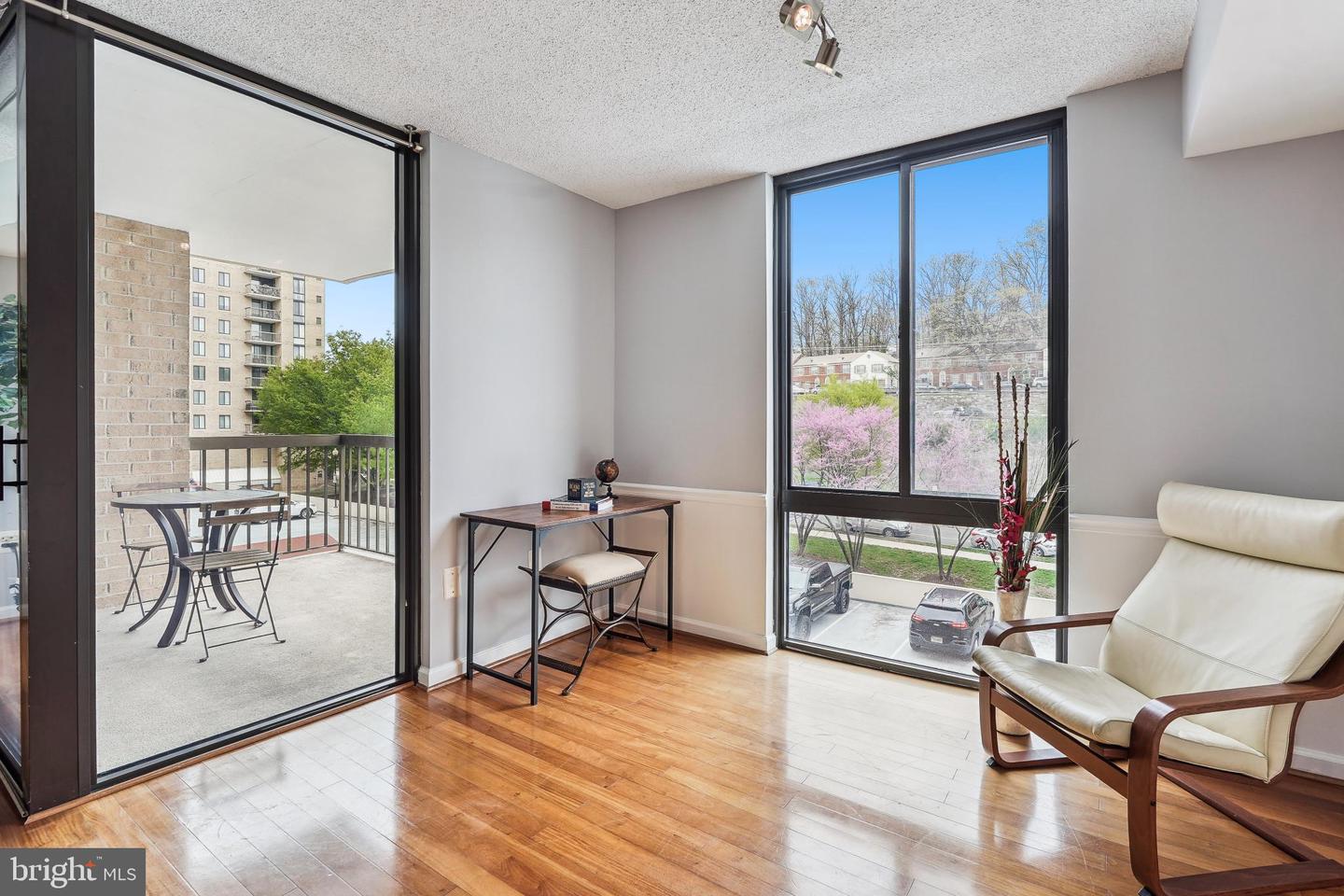 4500 S FOUR MILE RUN DR #129, ARLINGTON, Virginia 22204, 2 Bedrooms Bedrooms, 7 Rooms Rooms,2 BathroomsBathrooms,Residential,For sale,4500 S FOUR MILE RUN DR #129,VAAR2064624 MLS # VAAR2064624