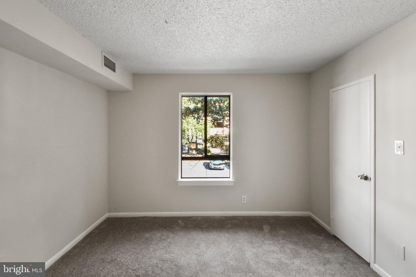 11653 STONEVIEW SQ #11C, RESTON, Virginia 20191, 3 Bedrooms Bedrooms, ,2 BathroomsBathrooms,Residential,For sale,11653 STONEVIEW SQ #11C,VAFX2273048 MLS # VAFX2273048