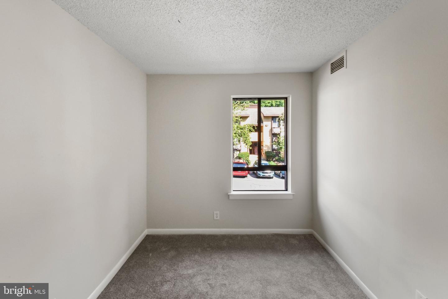 11653 STONEVIEW SQ #11C, RESTON, Virginia 20191, 3 Bedrooms Bedrooms, ,2 BathroomsBathrooms,Residential,For sale,11653 STONEVIEW SQ #11C,VAFX2273048 MLS # VAFX2273048