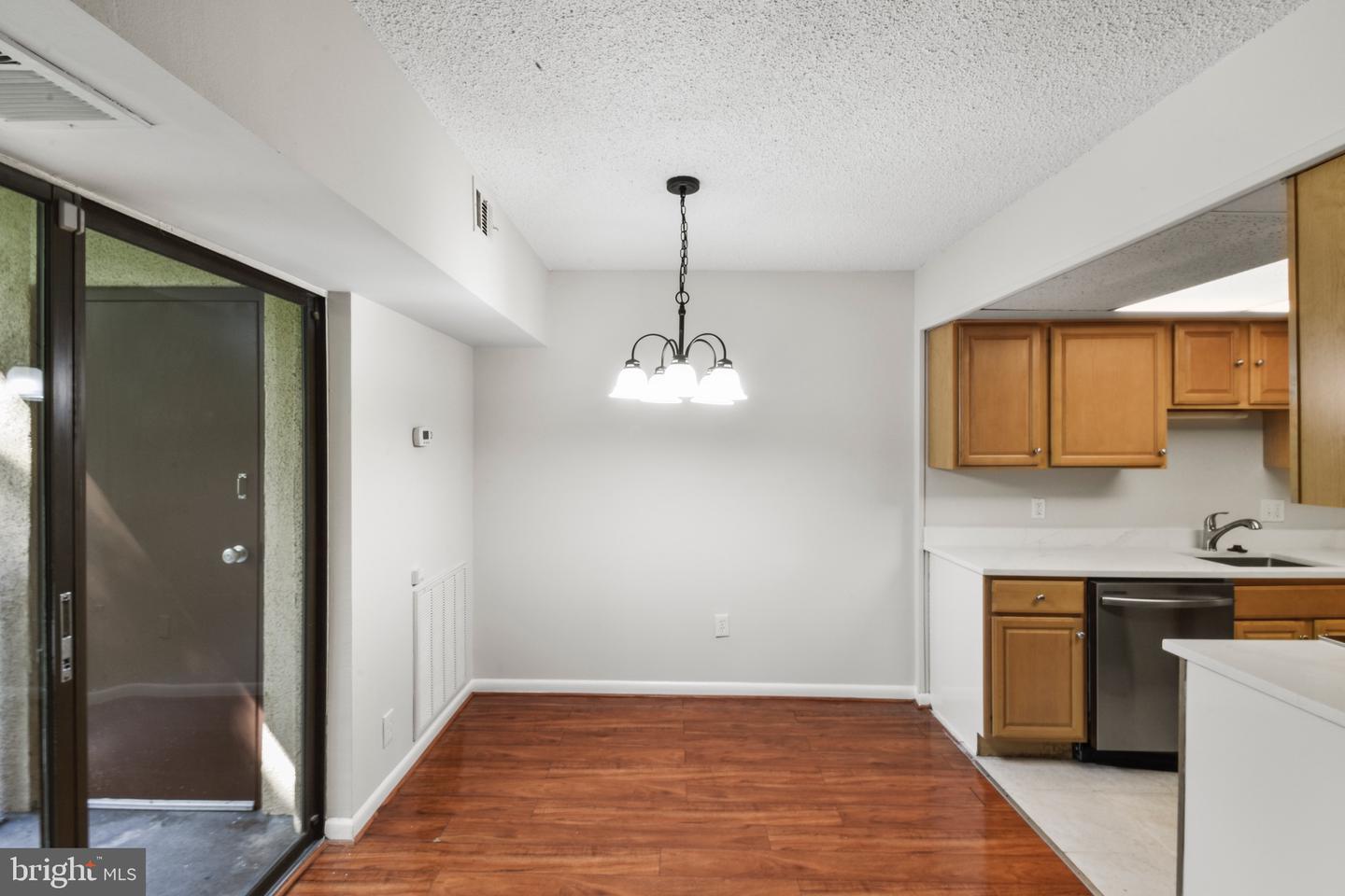 11653 STONEVIEW SQ #11C, RESTON, Virginia 20191, 3 Bedrooms Bedrooms, ,2 BathroomsBathrooms,Residential,For sale,11653 STONEVIEW SQ #11C,VAFX2273048 MLS # VAFX2273048