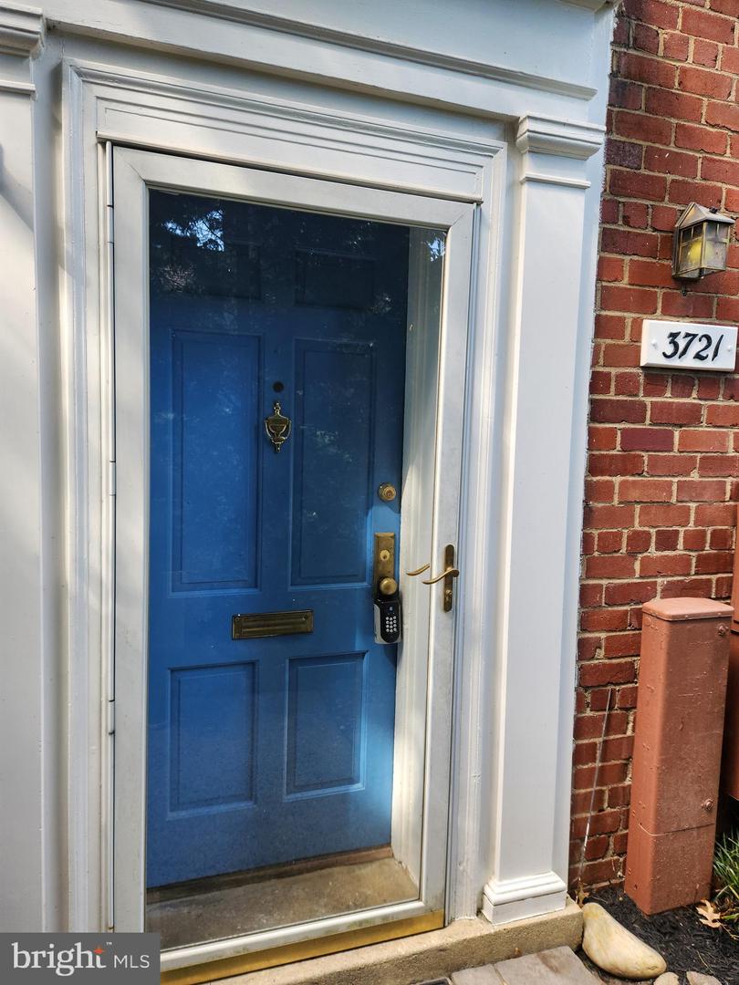 3721 GUNSTON RD, ALEXANDRIA, Virginia 22302, 2 Bedrooms Bedrooms, ,1 BathroomBathrooms,Residential,For sale,3721 GUNSTON RD,VAAX2050588 MLS # VAAX2050588