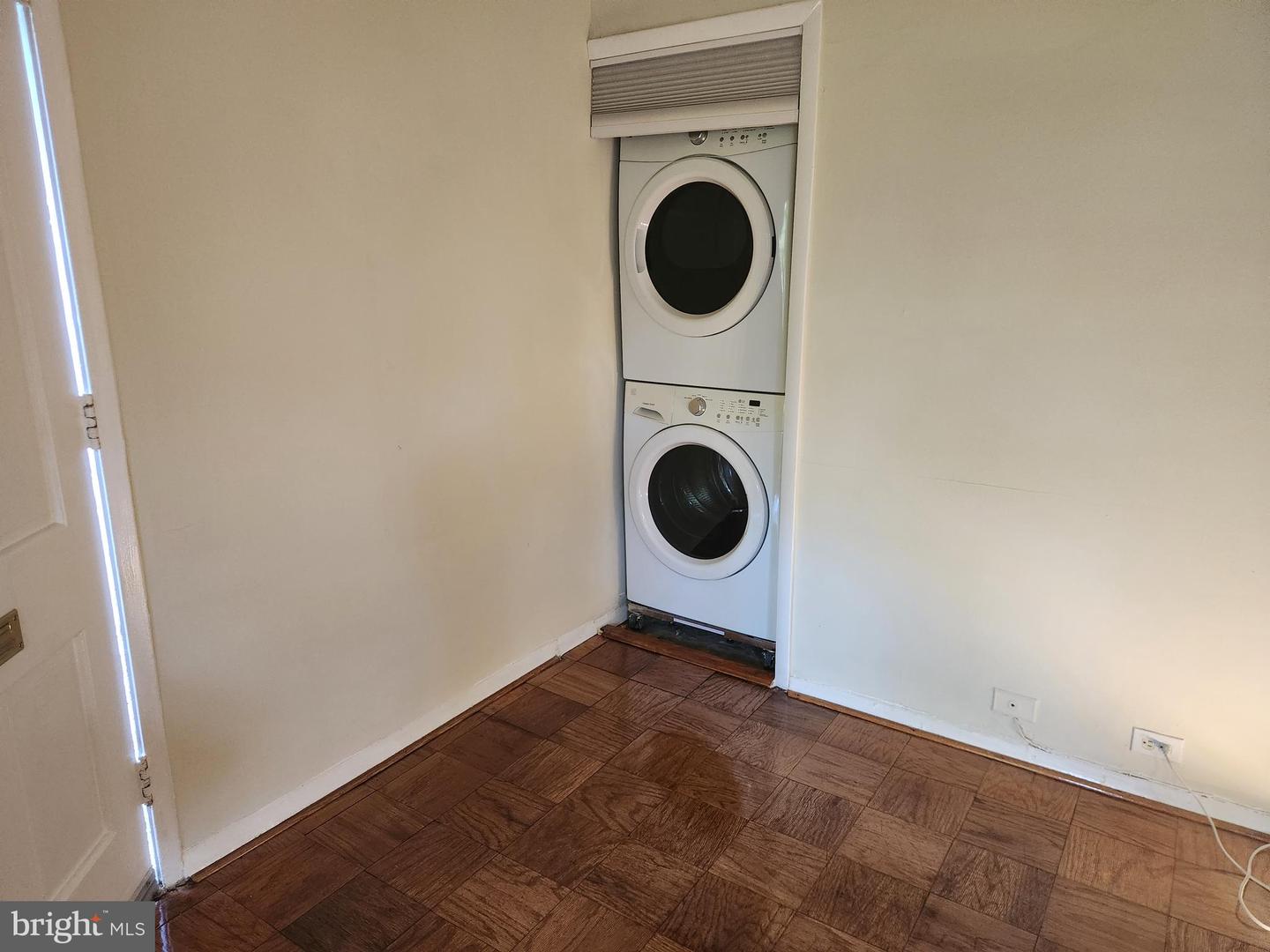 3721 GUNSTON RD, ALEXANDRIA, Virginia 22302, 2 Bedrooms Bedrooms, ,1 BathroomBathrooms,Residential,For sale,3721 GUNSTON RD,VAAX2050588 MLS # VAAX2050588