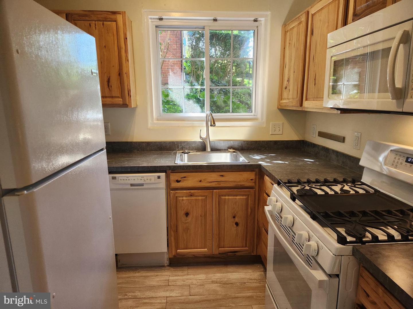 3721 GUNSTON RD, ALEXANDRIA, Virginia 22302, 2 Bedrooms Bedrooms, ,1 BathroomBathrooms,Residential,For sale,3721 GUNSTON RD,VAAX2050588 MLS # VAAX2050588