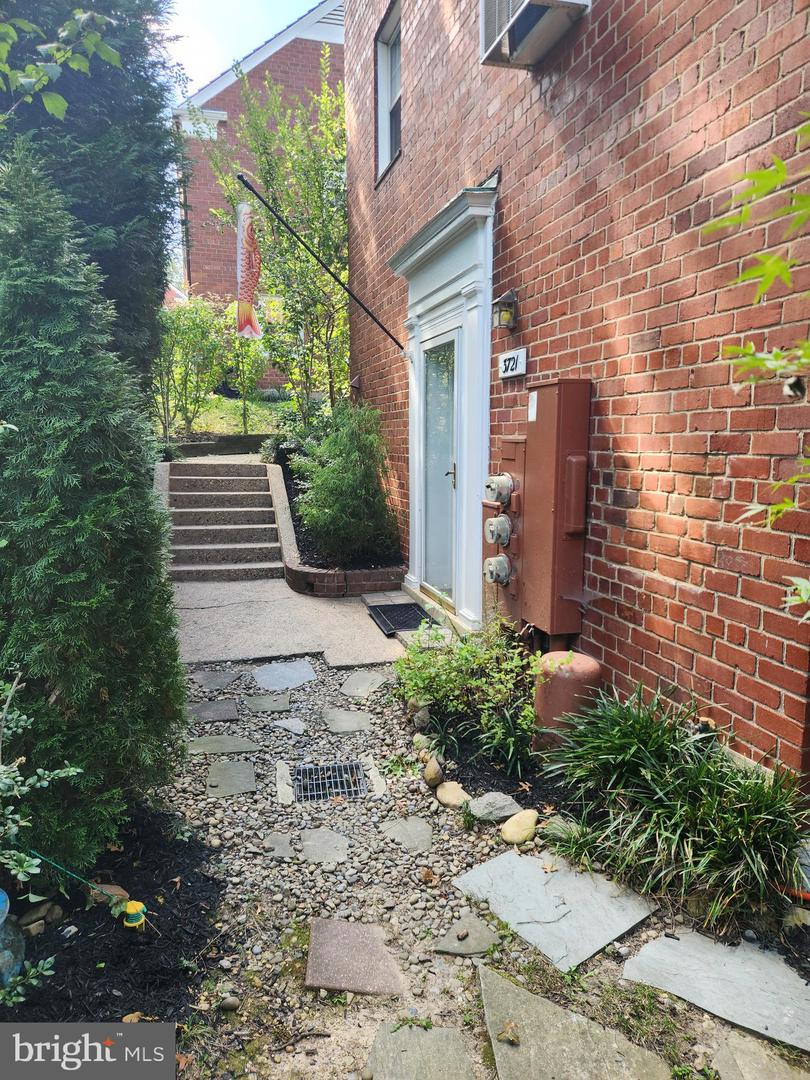 3721 GUNSTON RD, ALEXANDRIA, Virginia 22302, 2 Bedrooms Bedrooms, ,1 BathroomBathrooms,Residential,For sale,3721 GUNSTON RD,VAAX2050588 MLS # VAAX2050588