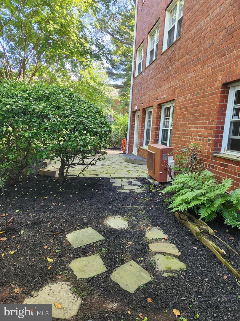 3721 GUNSTON RD, ALEXANDRIA, Virginia 22302, 2 Bedrooms Bedrooms, ,1 BathroomBathrooms,Residential,For sale,3721 GUNSTON RD,VAAX2050588 MLS # VAAX2050588
