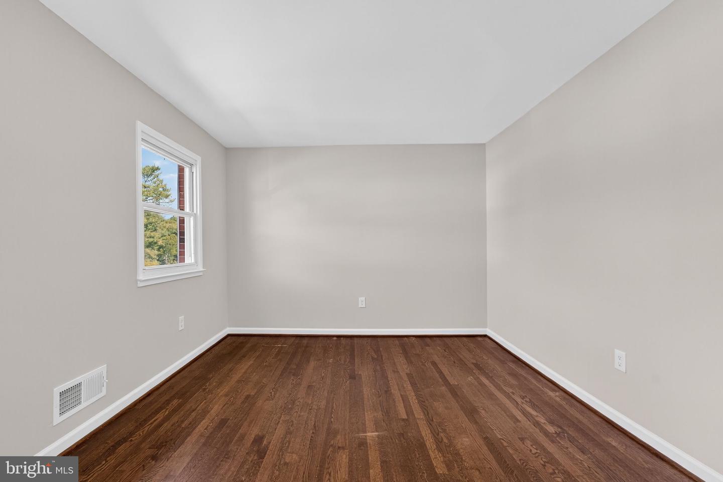 14648 BAKERSFIELD ST, WOODBRIDGE, Virginia 22193, 3 Bedrooms Bedrooms, 5 Rooms Rooms,1 BathroomBathrooms,Residential,For sale,14648 BAKERSFIELD ST,VAPW2105478 MLS # VAPW2105478