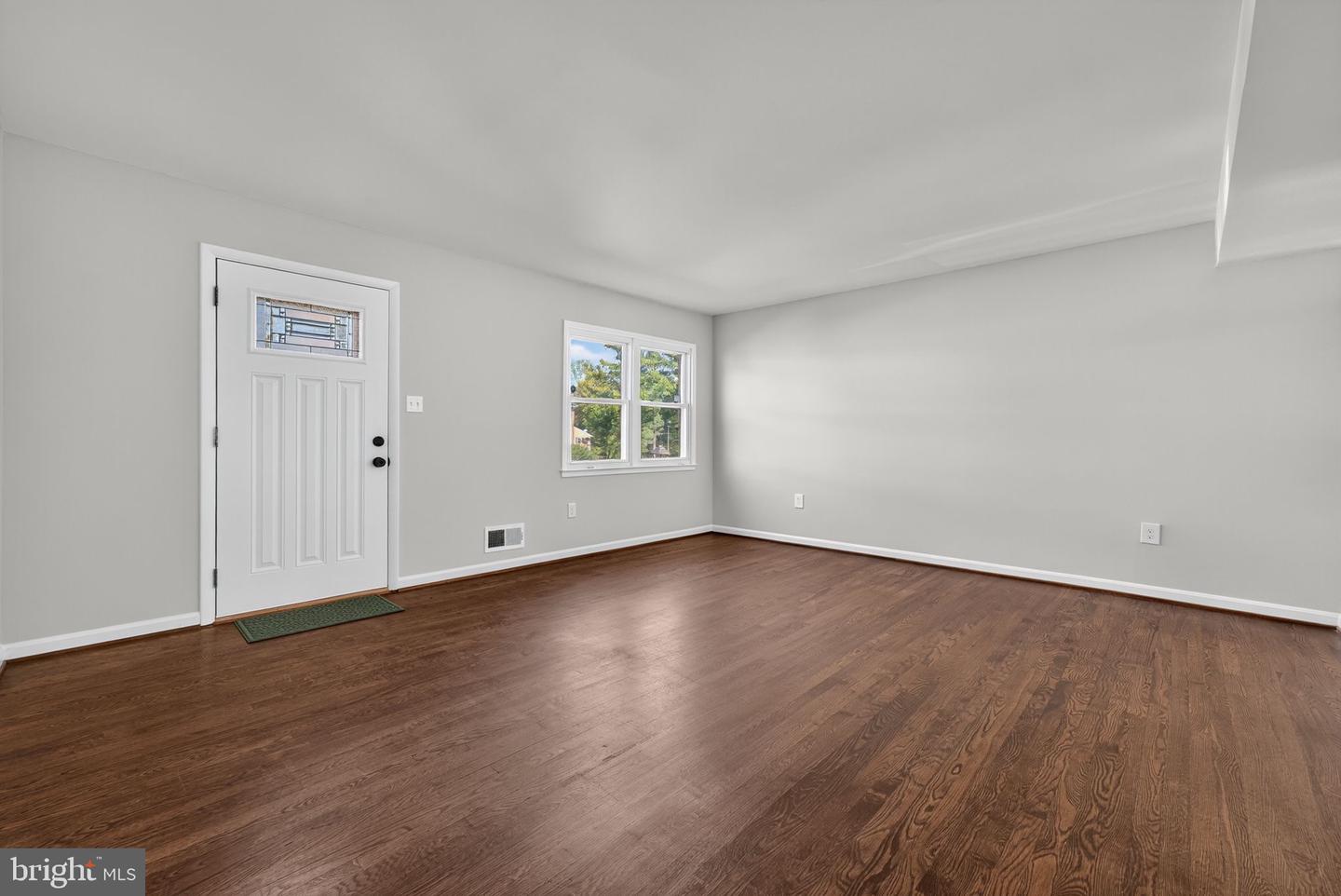 14648 BAKERSFIELD ST, WOODBRIDGE, Virginia 22193, 3 Bedrooms Bedrooms, 5 Rooms Rooms,1 BathroomBathrooms,Residential,For sale,14648 BAKERSFIELD ST,VAPW2105478 MLS # VAPW2105478