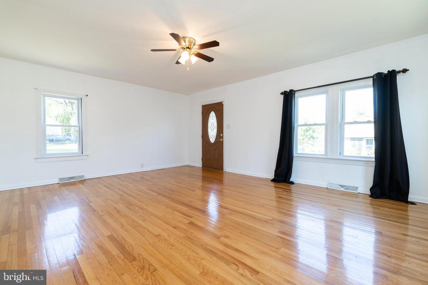 1125 CONWAY ST, WINCHESTER, Virginia 22601, 2 Bedrooms Bedrooms, ,1 BathroomBathrooms,Residential,For sale,1125 CONWAY ST,VAWI2009200 MLS # VAWI2009200