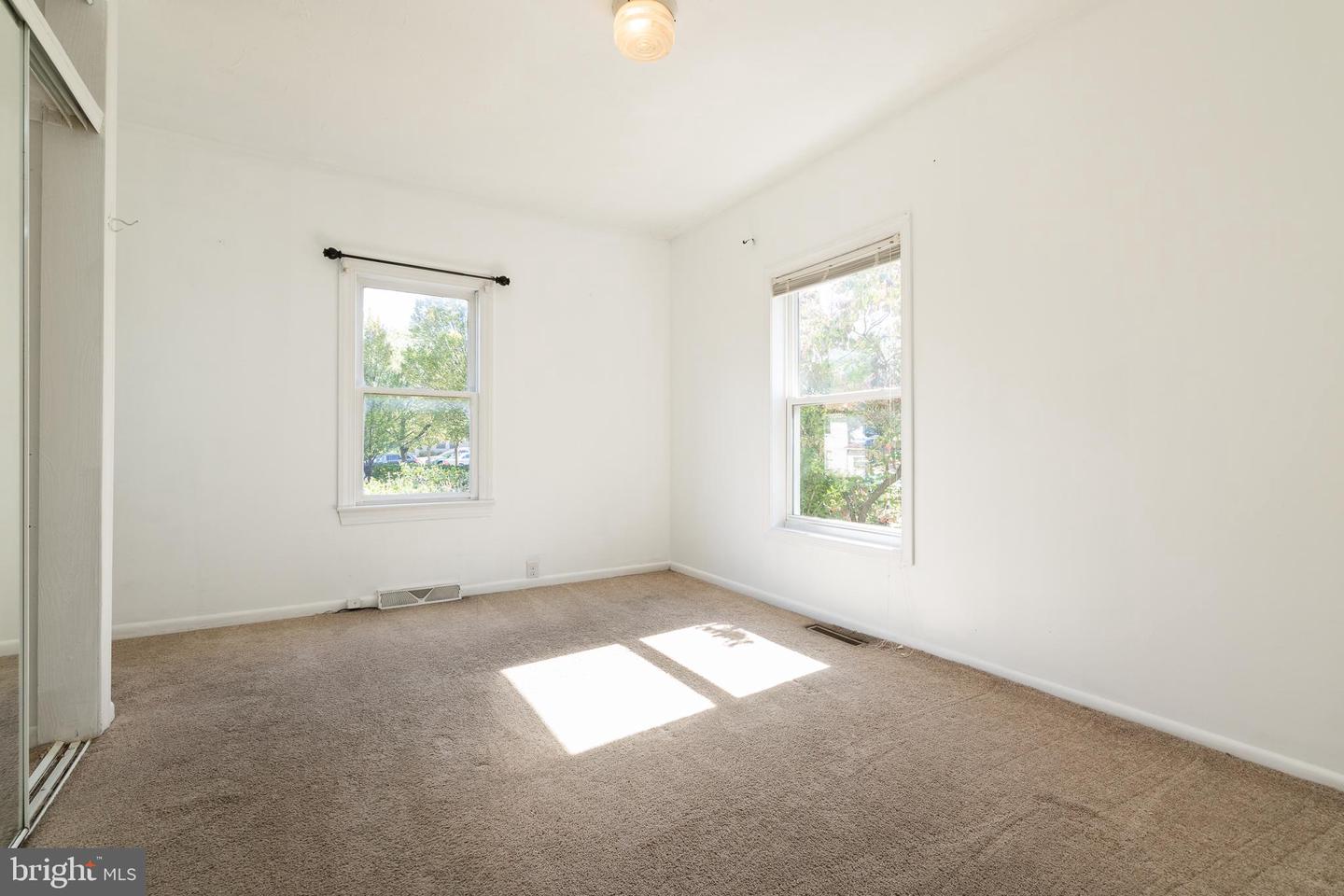 1125 CONWAY ST, WINCHESTER, Virginia 22601, 2 Bedrooms Bedrooms, ,1 BathroomBathrooms,Residential,For sale,1125 CONWAY ST,VAWI2009200 MLS # VAWI2009200