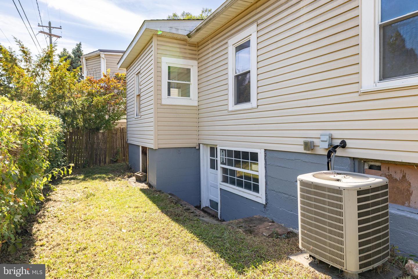 1125 CONWAY ST, WINCHESTER, Virginia 22601, 2 Bedrooms Bedrooms, ,1 BathroomBathrooms,Residential,For sale,1125 CONWAY ST,VAWI2009200 MLS # VAWI2009200