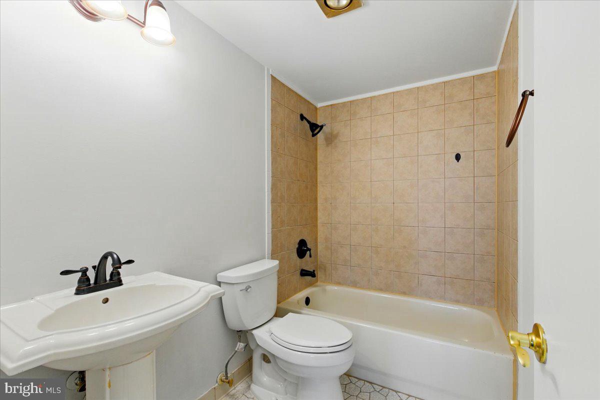 6301 STEVENSON AVE #412, ALEXANDRIA, Virginia 22304, 2 Bedrooms Bedrooms, ,2 BathroomsBathrooms,Residential,For sale,6301 STEVENSON AVE #412,VAAX2050598 MLS # VAAX2050598