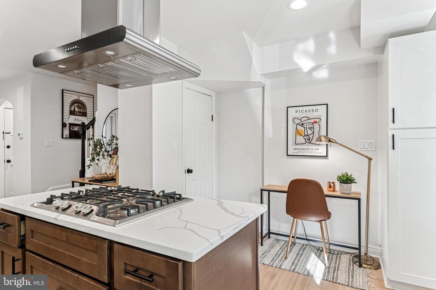 141 LYNHAVEN DR, ALEXANDRIA, Virginia 22305, 2 Bedrooms Bedrooms, ,2 BathroomsBathrooms,Residential,For sale,141 LYNHAVEN DR,VAAX2050604 MLS # VAAX2050604