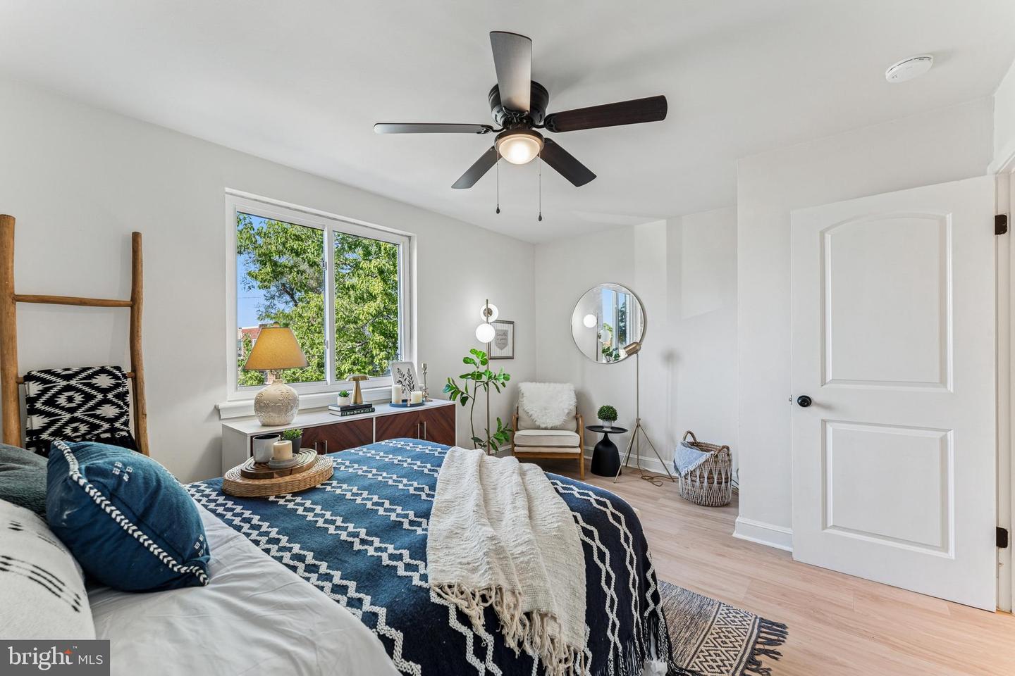 141 LYNHAVEN DR, ALEXANDRIA, Virginia 22305, 2 Bedrooms Bedrooms, ,2 BathroomsBathrooms,Residential,For sale,141 LYNHAVEN DR,VAAX2050604 MLS # VAAX2050604