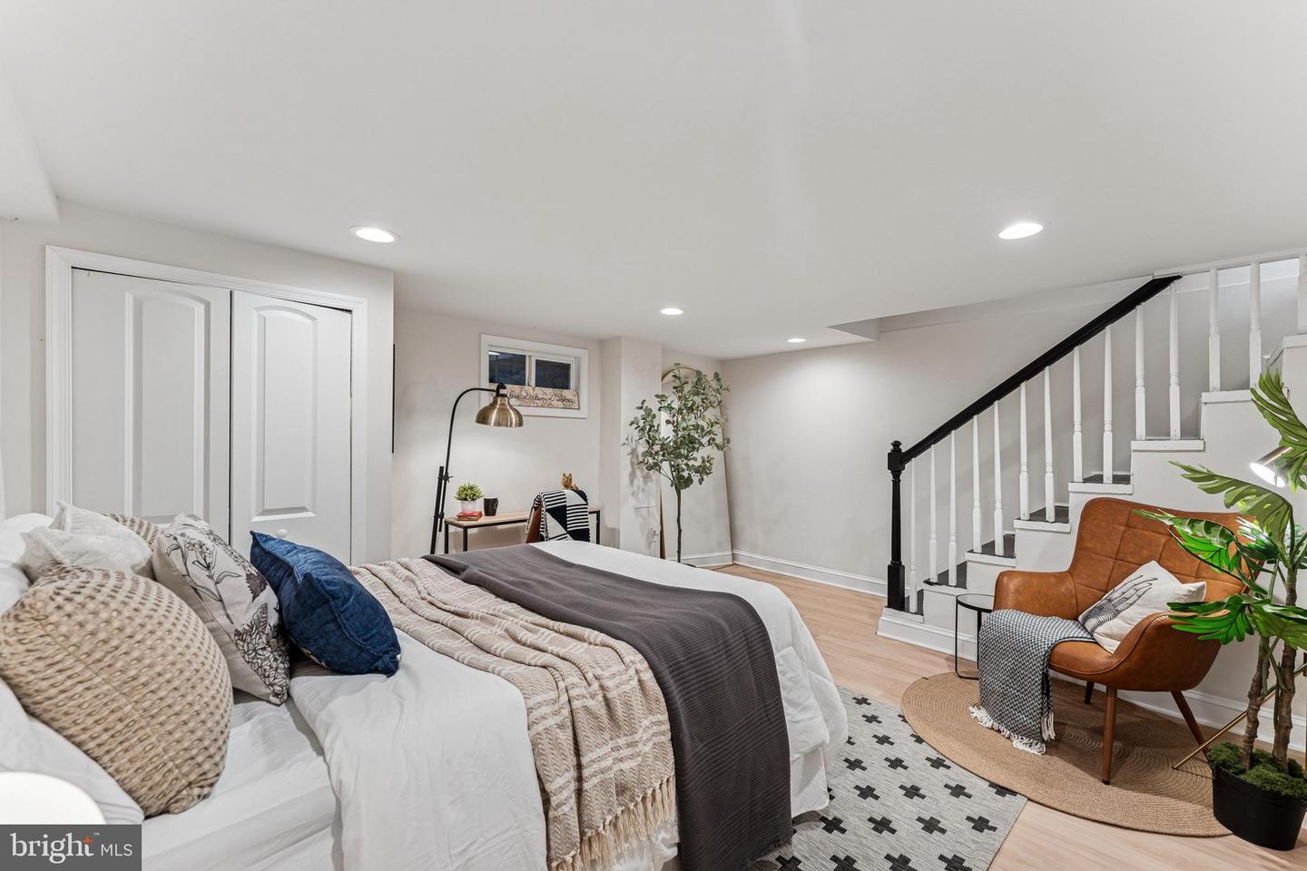141 LYNHAVEN DR, ALEXANDRIA, Virginia 22305, 2 Bedrooms Bedrooms, ,2 BathroomsBathrooms,Residential,For sale,141 LYNHAVEN DR,VAAX2050604 MLS # VAAX2050604