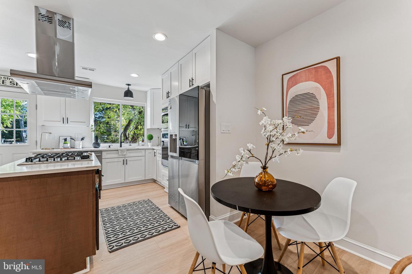141 LYNHAVEN DR, ALEXANDRIA, Virginia 22305, 2 Bedrooms Bedrooms, ,2 BathroomsBathrooms,Residential,For sale,141 LYNHAVEN DR,VAAX2050604 MLS # VAAX2050604