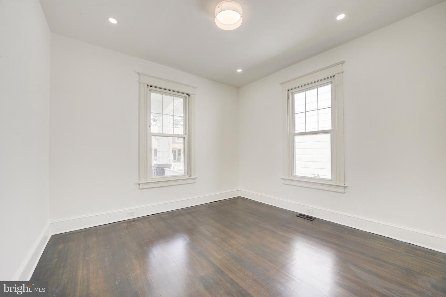 3214 5TH ST SE, WASHINGTON, District Of Columbia 20032, 6 Bedrooms Bedrooms, ,3 BathroomsBathrooms,Residential,For sale,3214 5TH ST SE,DCDC2215404 MLS # DCDC2215404