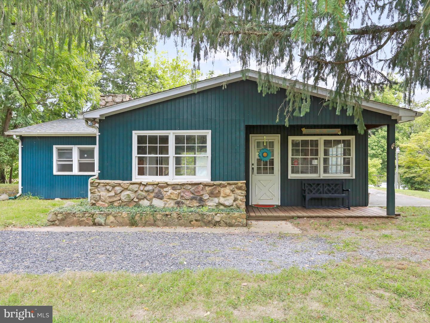 378 PANHANDLE RD, BENTONVILLE, Virginia 22610, 3 Bedrooms Bedrooms, ,2 BathroomsBathrooms,Residential,For sale,378 PANHANDLE RD,VAWR2012184 MLS # VAWR2012184