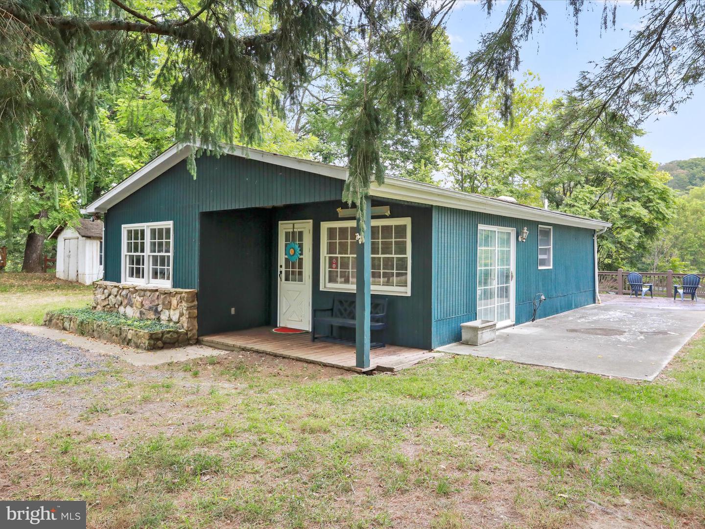 378 PANHANDLE RD, BENTONVILLE, Virginia 22610, 3 Bedrooms Bedrooms, ,2 BathroomsBathrooms,Residential,For sale,378 PANHANDLE RD,VAWR2012184 MLS # VAWR2012184