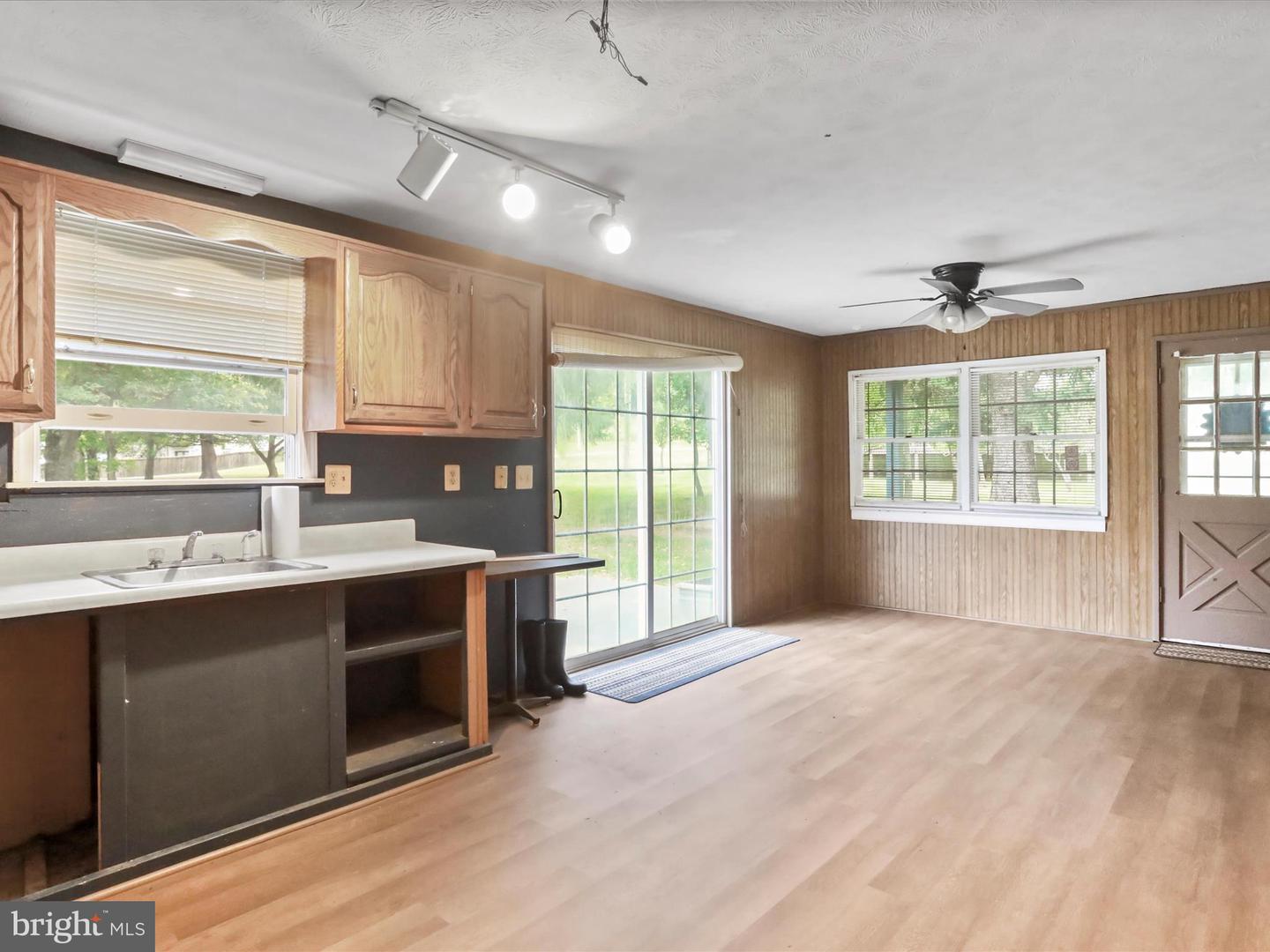 378 PANHANDLE RD, BENTONVILLE, Virginia 22610, 3 Bedrooms Bedrooms, ,2 BathroomsBathrooms,Residential,For sale,378 PANHANDLE RD,VAWR2012184 MLS # VAWR2012184