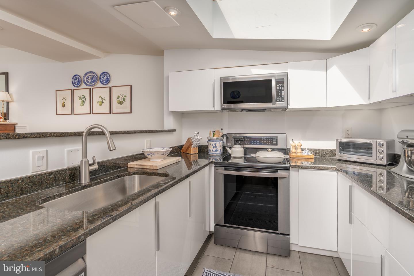 2115 S ST NW #3A, WASHINGTON, District Of Columbia 20008, 1 Bedroom Bedrooms, ,1 BathroomBathrooms,Residential,For sale,2115 S ST NW #3A,DCDC2221454 MLS # DCDC2221454