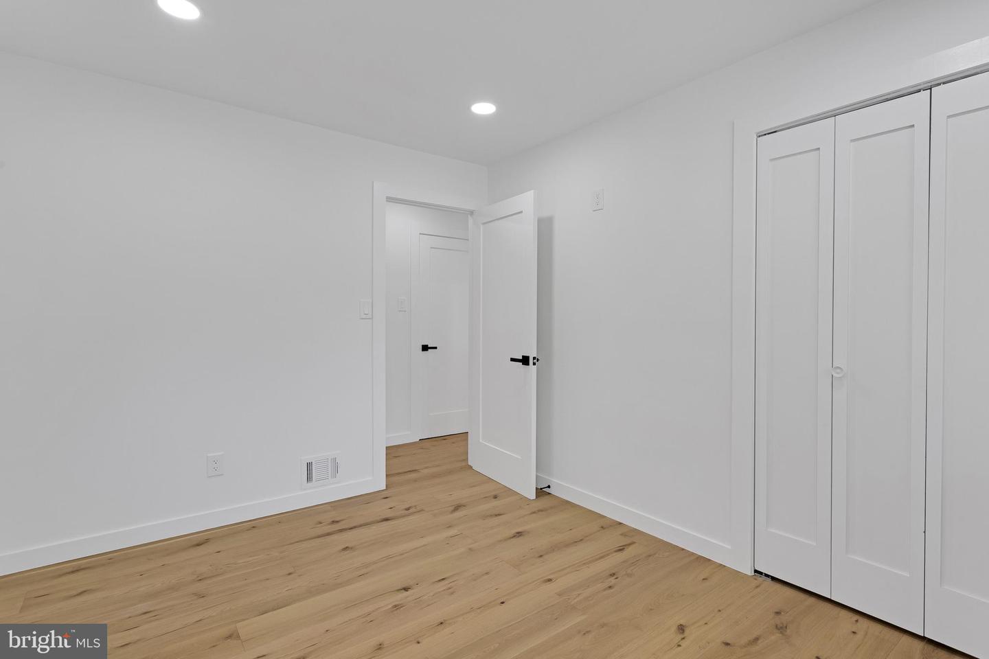 5609 8TH PL N, ARLINGTON, Virginia 22205, 6 Bedrooms Bedrooms, ,3 BathroomsBathrooms,Residential,For sale,5609 8TH PL N,VAAR2063964 MLS # VAAR2063964