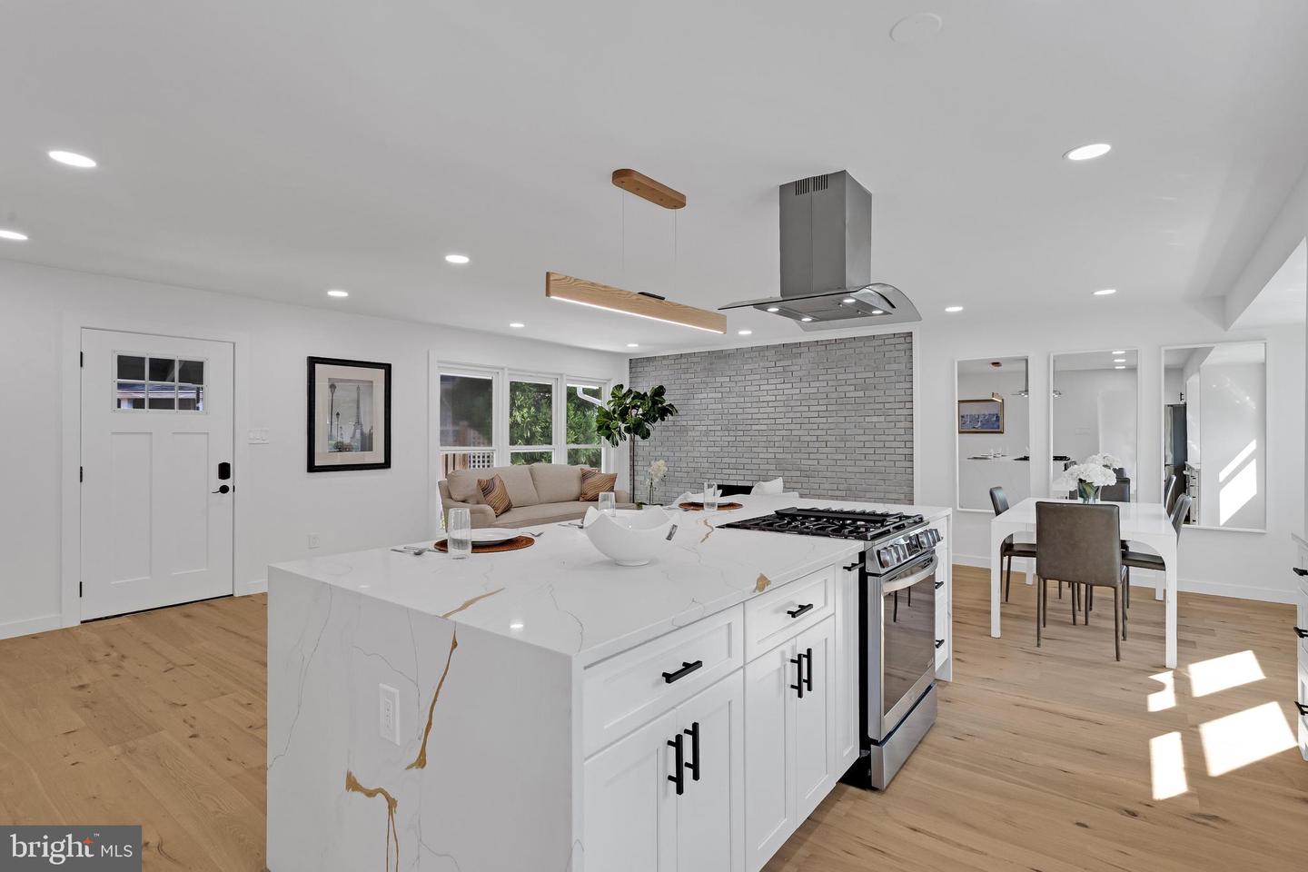 5609 8TH PL N, ARLINGTON, Virginia 22205, 6 Bedrooms Bedrooms, ,3 BathroomsBathrooms,Residential,For sale,5609 8TH PL N,VAAR2063964 MLS # VAAR2063964