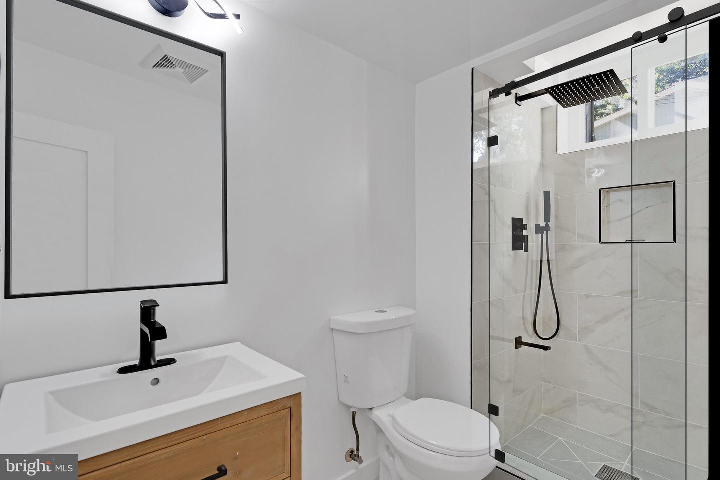 5609 8TH PL N, ARLINGTON, Virginia 22205, 6 Bedrooms Bedrooms, ,3 BathroomsBathrooms,Residential,For sale,5609 8TH PL N,VAAR2063964 MLS # VAAR2063964