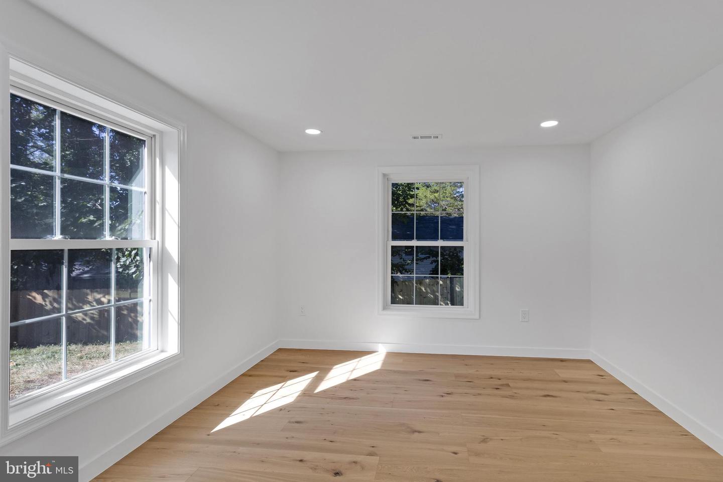 5609 8TH PL N, ARLINGTON, Virginia 22205, 6 Bedrooms Bedrooms, ,3 BathroomsBathrooms,Residential,For sale,5609 8TH PL N,VAAR2063964 MLS # VAAR2063964