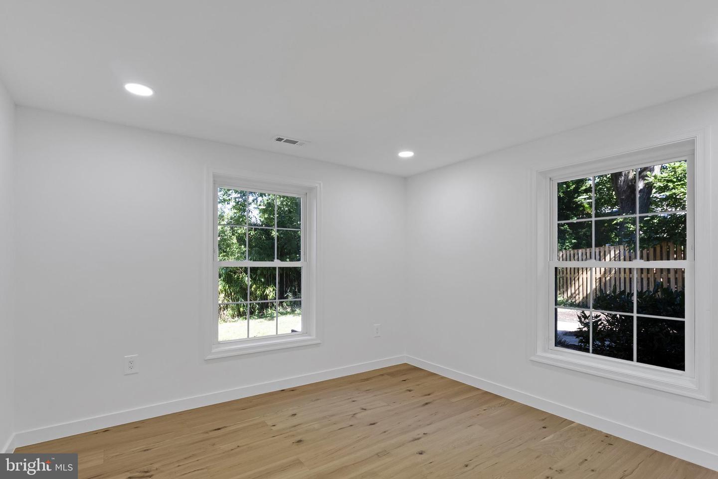 5609 8TH PL N, ARLINGTON, Virginia 22205, 6 Bedrooms Bedrooms, ,3 BathroomsBathrooms,Residential,For sale,5609 8TH PL N,VAAR2063964 MLS # VAAR2063964