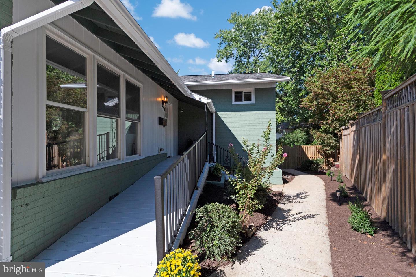 5609 8TH PL N, ARLINGTON, Virginia 22205, 6 Bedrooms Bedrooms, ,3 BathroomsBathrooms,Residential,For sale,5609 8TH PL N,VAAR2063964 MLS # VAAR2063964