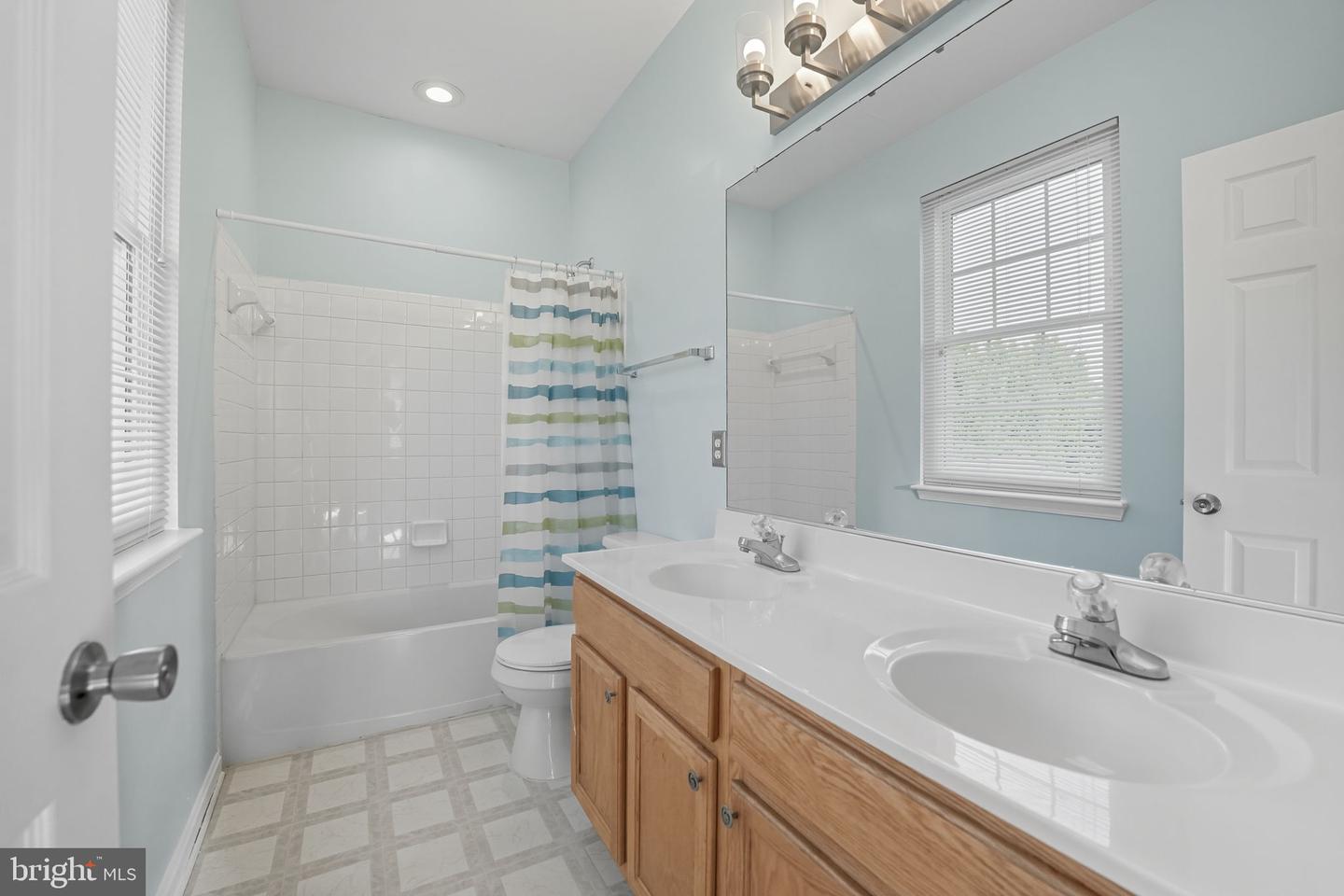 12410 IONA SOUND DR, BRISTOW, Virginia 20136, 3 Bedrooms Bedrooms, ,2 BathroomsBathrooms,Residential,For sale,12410 IONA SOUND DR,VAPW2104472 MLS # VAPW2104472