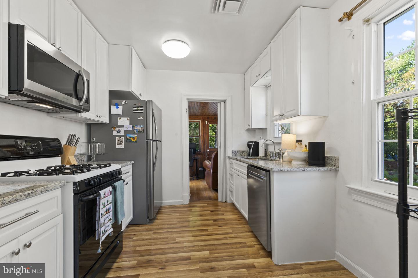 862 N ABINGDON ST, ARLINGTON, Virginia 22203, 3 Bedrooms Bedrooms, ,1 BathroomBathrooms,Residential,For sale,862 N ABINGDON ST,VAAR2064336 MLS # VAAR2064336