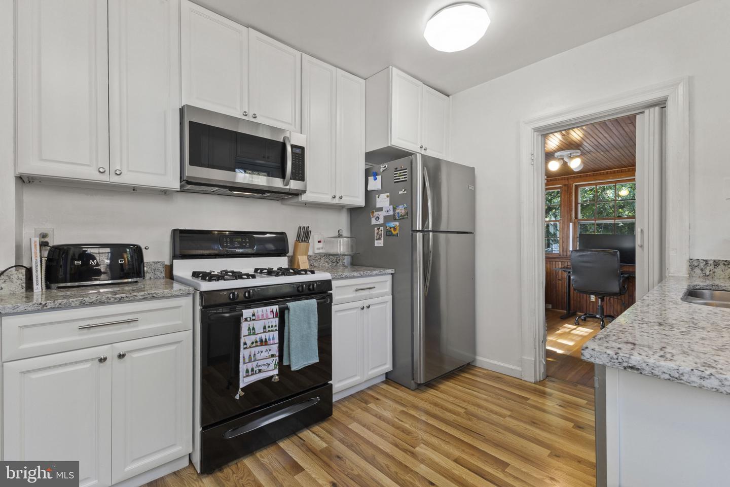 862 N ABINGDON ST, ARLINGTON, Virginia 22203, 3 Bedrooms Bedrooms, ,1 BathroomBathrooms,Residential,For sale,862 N ABINGDON ST,VAAR2064336 MLS # VAAR2064336
