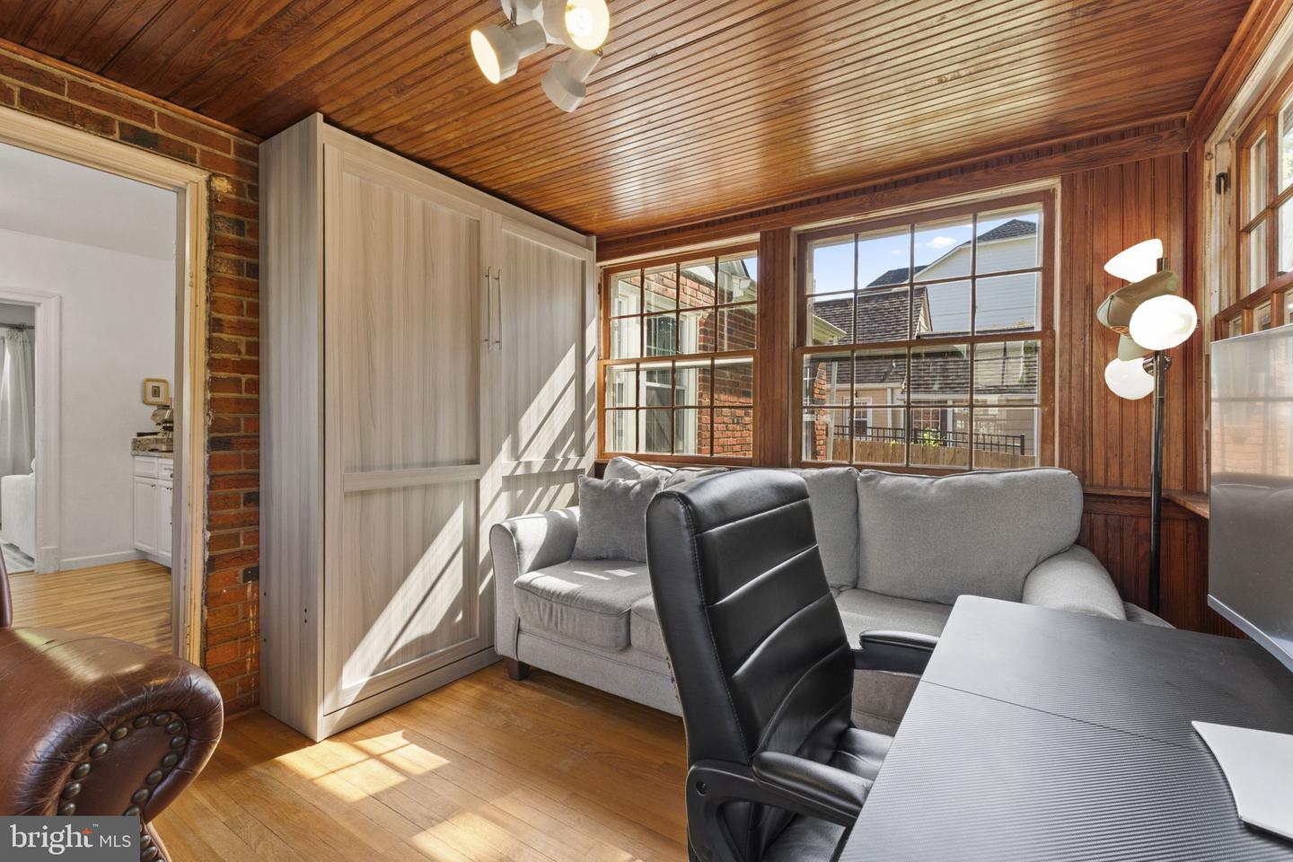 862 N ABINGDON ST, ARLINGTON, Virginia 22203, 3 Bedrooms Bedrooms, ,1 BathroomBathrooms,Residential,For sale,862 N ABINGDON ST,VAAR2064336 MLS # VAAR2064336